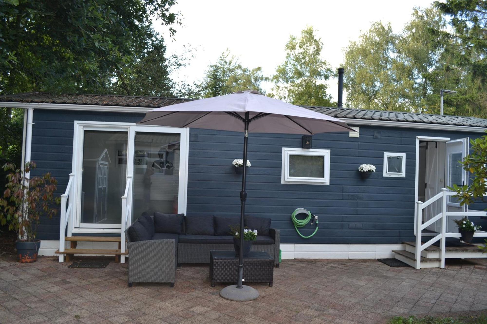 אפ Modern Chalet In De Bossen Van De Veluwe מראה חיצוני תמונה