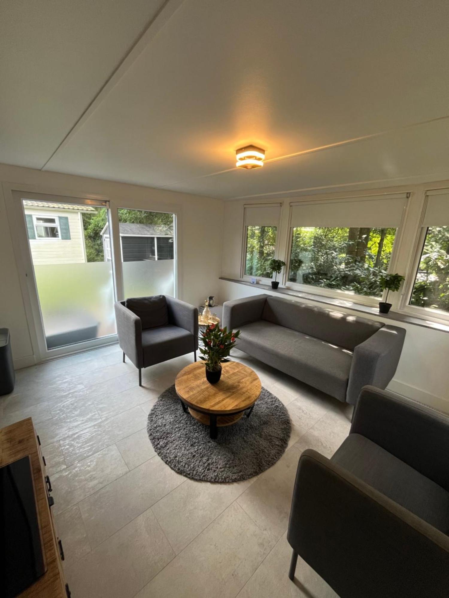 אפ Modern Chalet In De Bossen Van De Veluwe מראה חיצוני תמונה